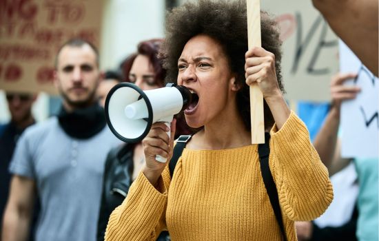 Ambiente de trabalho concentra 30% dos casos de racismo no Brasil, revela estudo