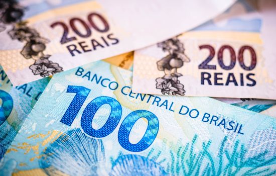 Trabalhadores nascidos em novembro e dezembro recebem abono salarial