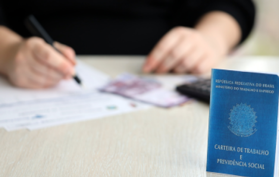 Governo libera R$ 4,6 bi de saldos retidos do FGTS para trabalhadores demitidos que optaram pelo saque-aniversário